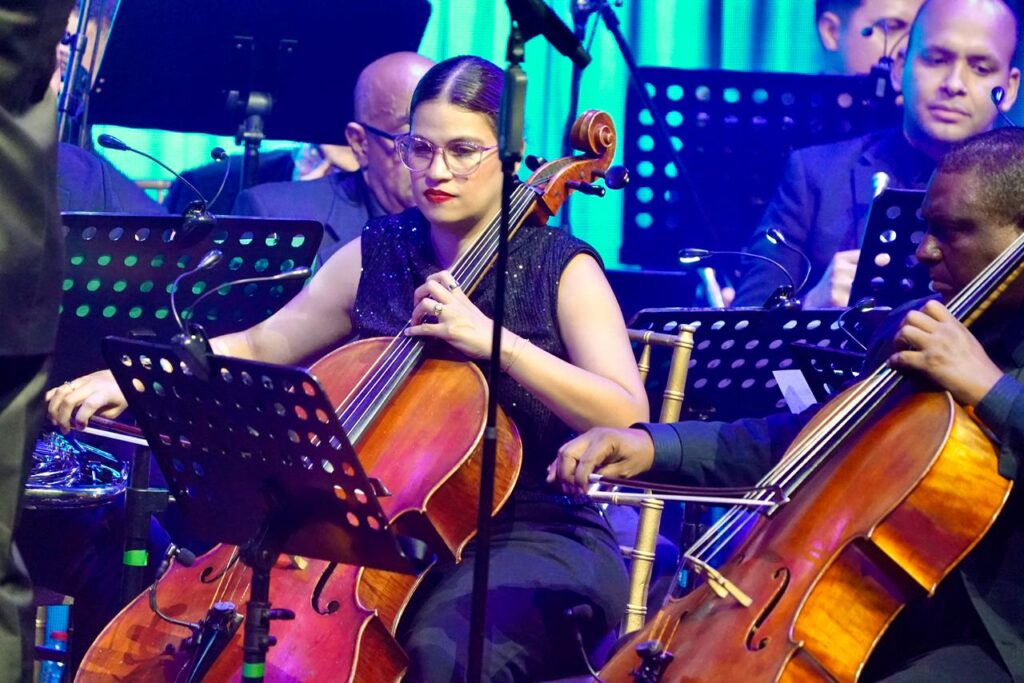 Isabel Pantoja cantó “Así Fue” en bachata con Amaury Sánchez y la Filarmónica SD - Noticias de hoy en República Dominicana | último minuto