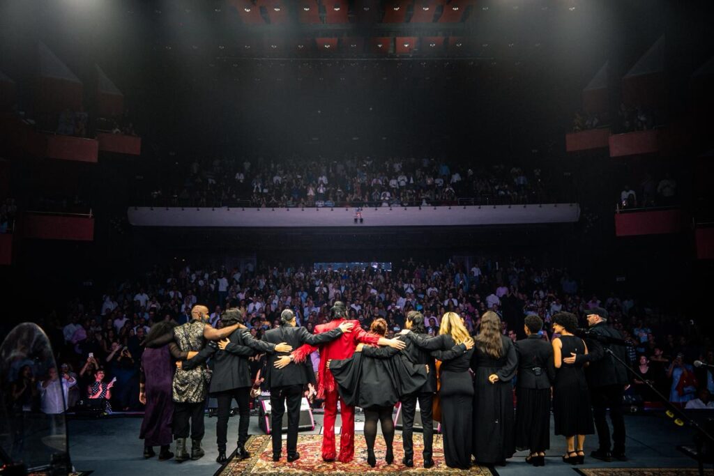 Santo Domingo cantó con Beto Cuevas en velada acústica en el Teatro Nacional - Noticias de hoy en República Dominicana | último minuto