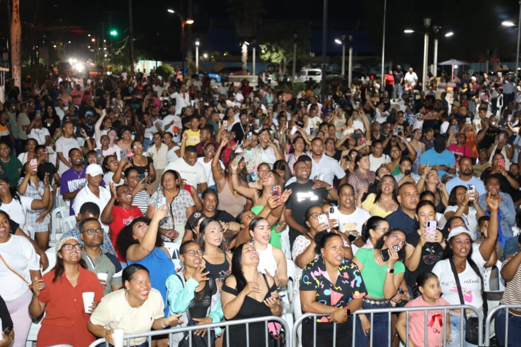 Miles asisten a conciertos de “Que Vivan las Madres” en provincias del sur del país - Noticias de hoy en República Dominicana | último minuto