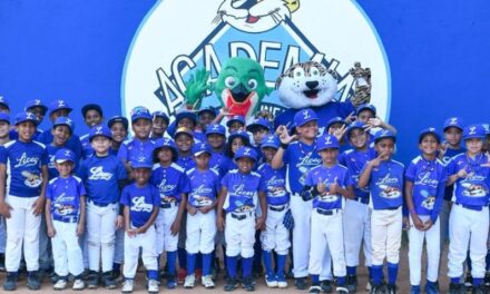 Mascota Colí paseo cita a entidad Tigres del Licey