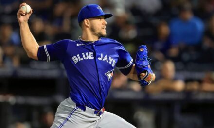 Berríos se somete a cirugía Tommy John y se perderá toda la temporada 2026 | De Extremo Minuto