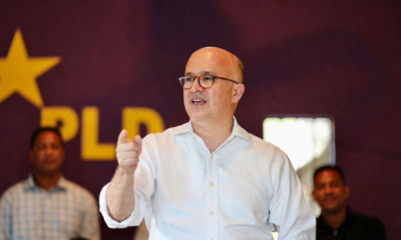Domínguez Brito: “El clientelismo con tantas 'botellas' del PRM pone en riesgo la estabilidad del país”