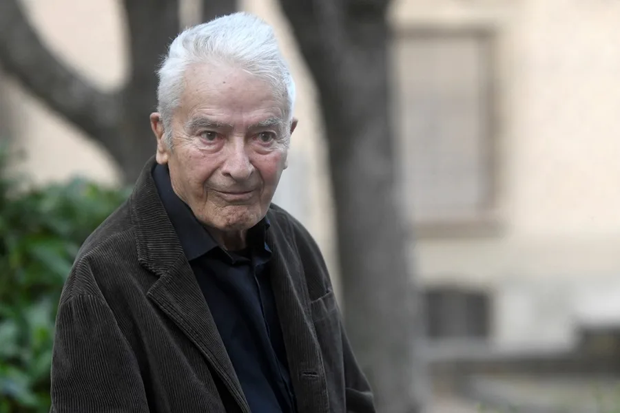 Muere el diseñador castellano Cruz Novillo