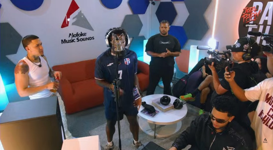 IShowSpeed ​​entra al estudio de cinta y sorprende