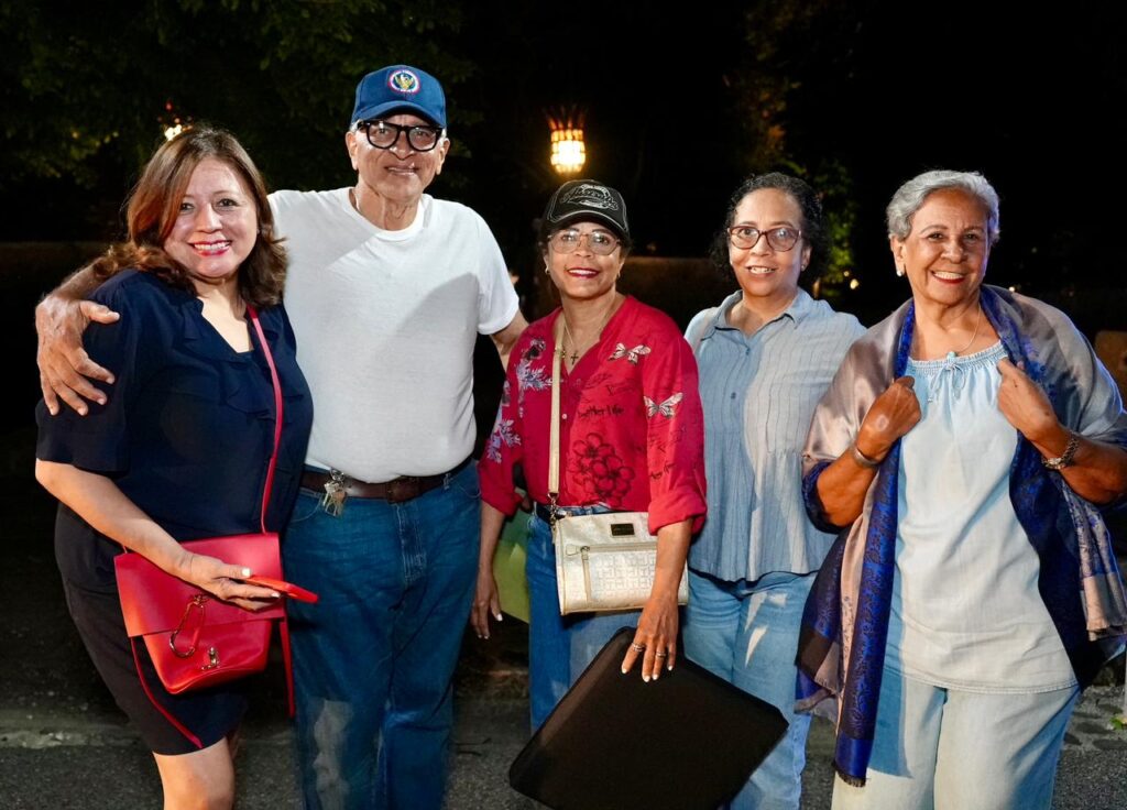 Fanáticos de todas las edades llenan Altos de Chavón para disfrutar de Isabel Pantoja - Noticias de hoy en República Dominicana | último minuto