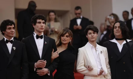 Gran ovación para 'The Black Ball', de los Javis, incluso aceptablemente recibida por la crítica – RC Noticias