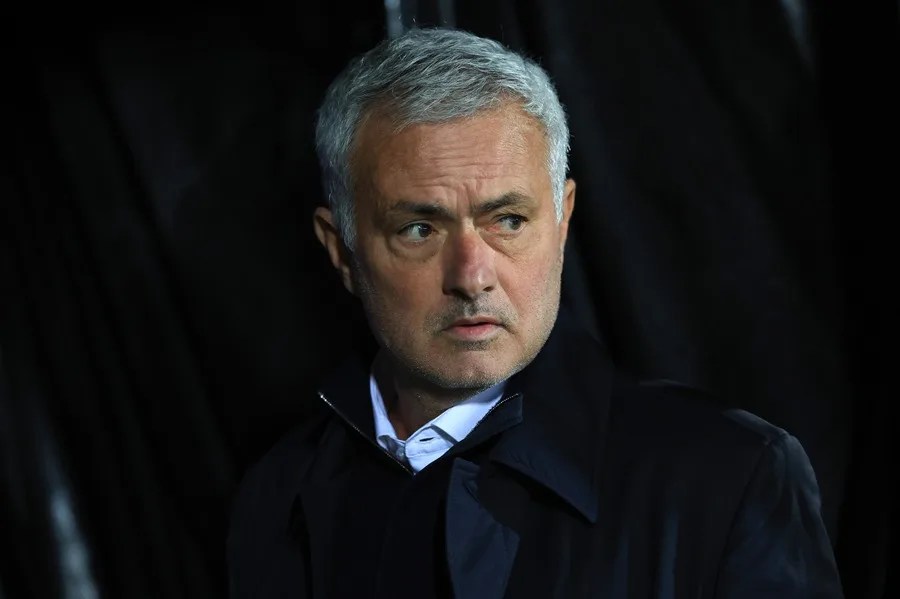 Mourinho niega contactos con el Real Madrid y reafirma su compromiso con Benfica | De Postrer Minuto