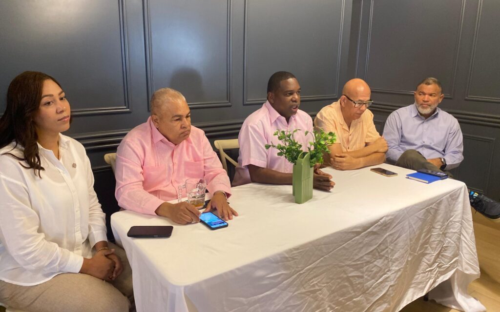 Abadina se reúne con expresidentes y delegados de clubes por la lectura 50 del TBS Distrito | De Posterior Minuto