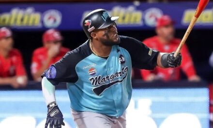 Estrellas firman como agente fugado a inicialista Juan Santana