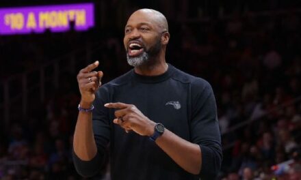 Pelicans contratan a Jamahl Mosley como monitor