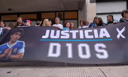 Testigos aseguran que Maradona dejó tratamiento para la hipertensión antaño de extinguirse | De Postrero Minuto