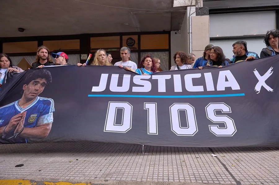 Testigos aseguran que Maradona dejó tratamiento para la hipertensión antaño de extinguirse | De Postrero Minuto