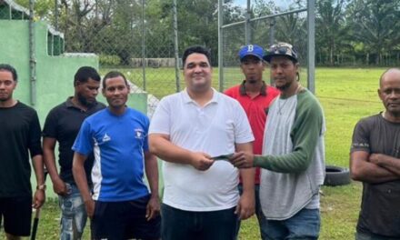Dirección Provincial de Deportes entrega aporte para mejorar play de béisbol en Jurungo