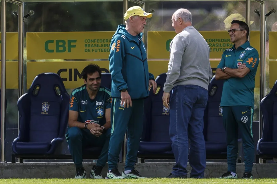Ancelotti y Scolari intercambian ideas en el entrenamiento de la selección brasileña | De Zaguero Minuto