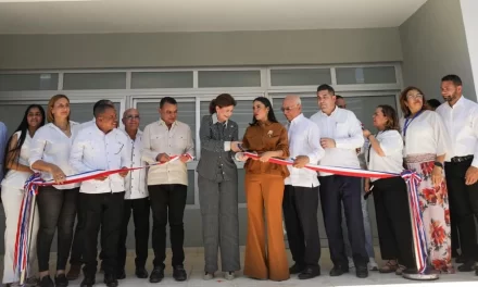 Raquel Peña y directora del SNS entregan el renovado hospital municipal de Castañuelas – RC Noticias