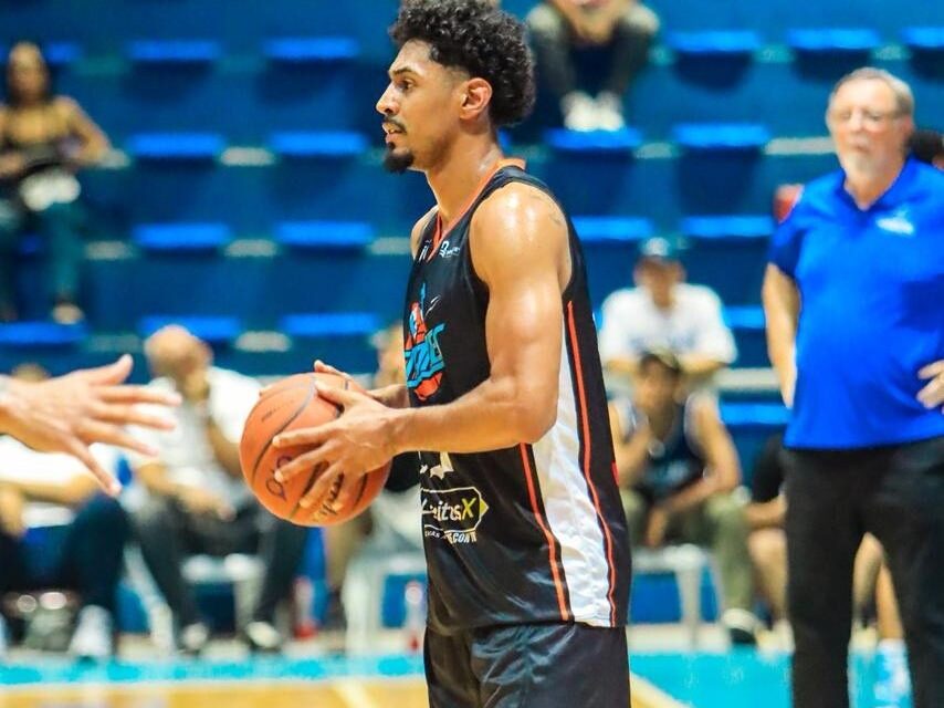 Romeao Ferguson anota triple campeón para Titanes