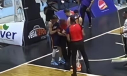 Árbitro se desmaya en pleno partido entre Héroes de Moca y Reales de la Vega | De Posterior Minuto