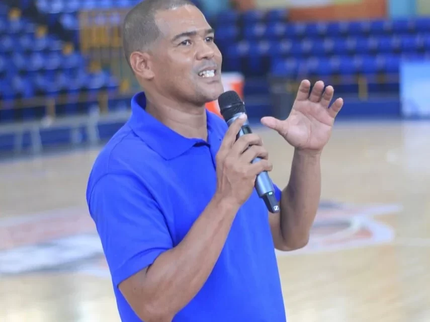 Árbitro Erick Martínez sufre desmayo en partido de la LNB