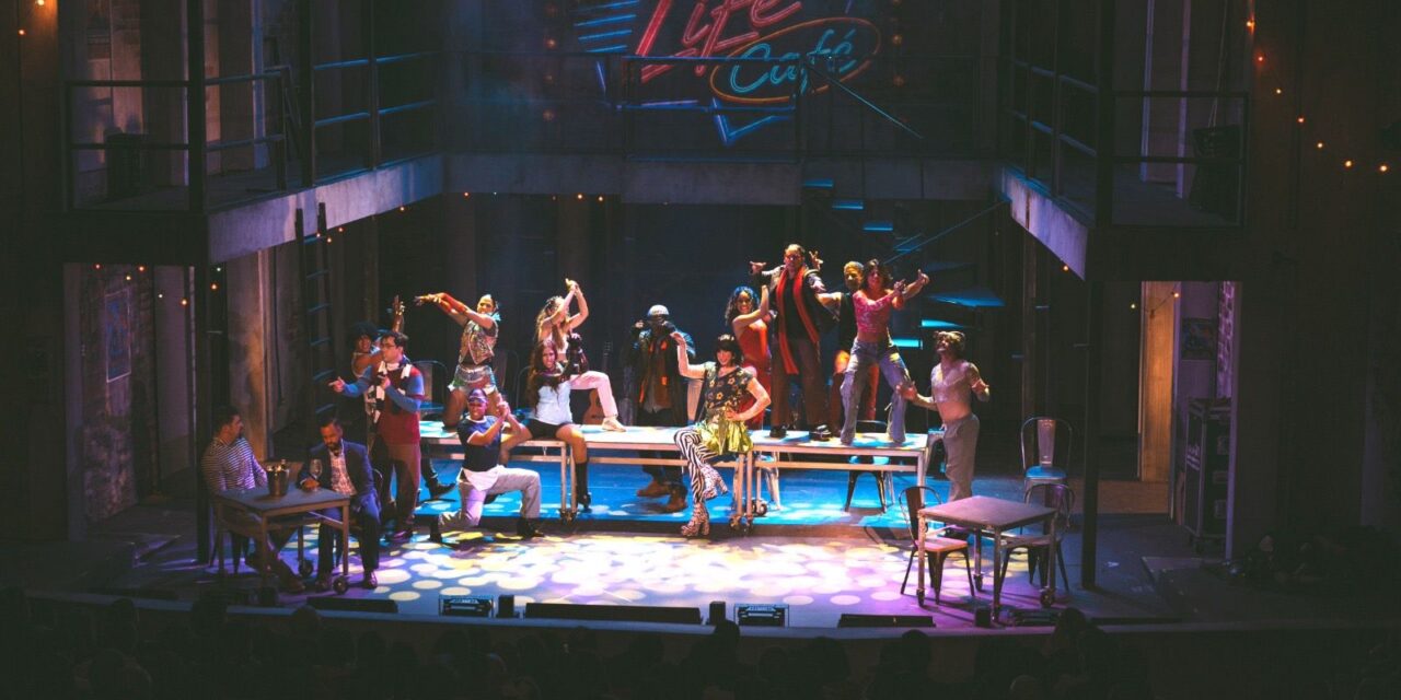 RENT eleva el habitual del teatro musical en el país