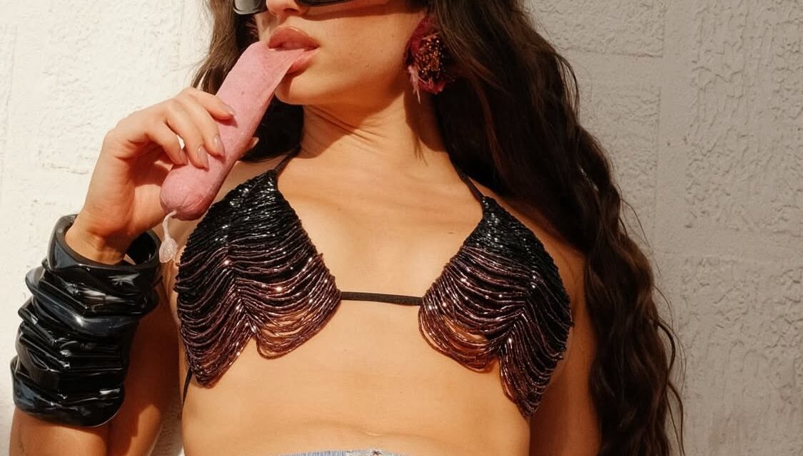 Aria Vega, la sensación de la música colombiana vara sencillo