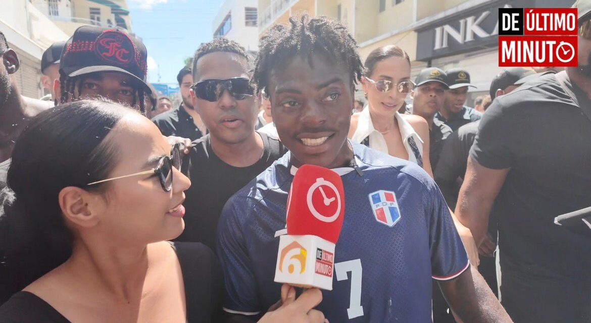Streamer Speed ​​recorre la Zona Colonial y acento