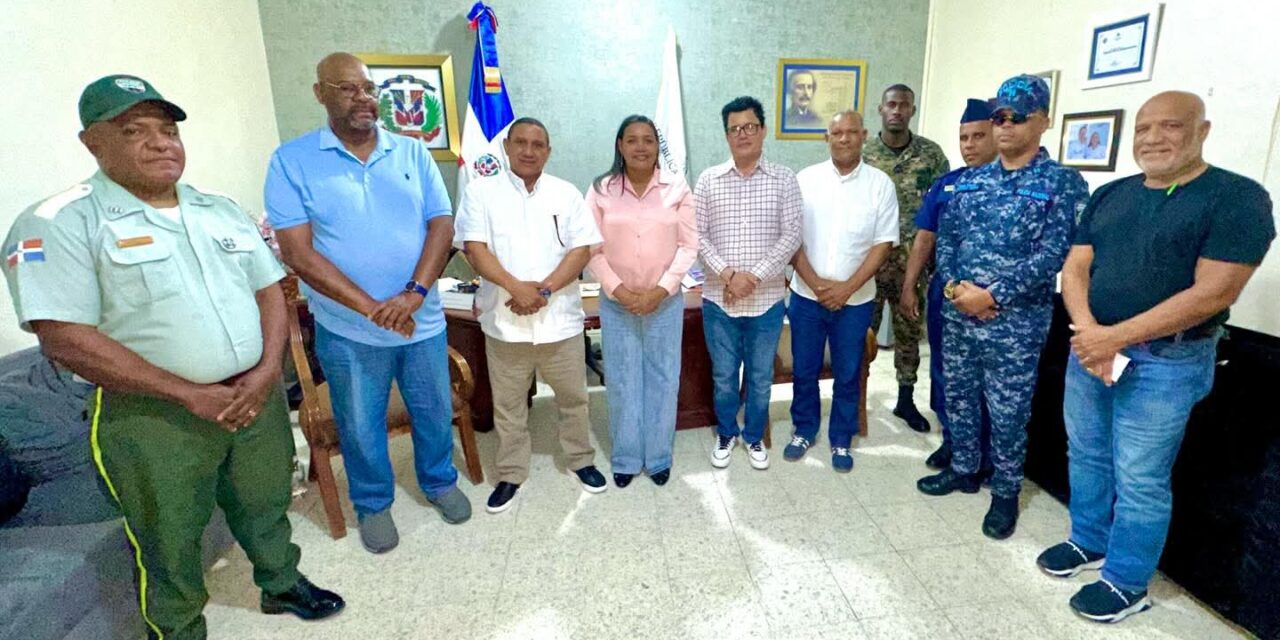Gobernadora de Azua coordina ruta de la hachón rumbo
