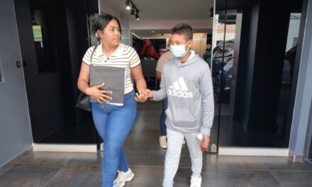 Planeta Alofoke brinda ayuda económica a menores para tratamiento y agradecimiento médico