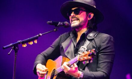 Santo Domingo cantó con Beto Cuevas en velada acústica en el Teatro Nacional | posterior minuto