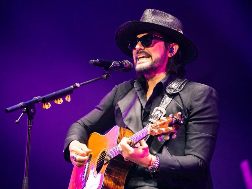 Santo Domingo cantó con Beto Cuevas en velada acústica en el Teatro Nacional | posterior minuto