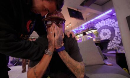 Neymar Jr. rompe en lloro tras confirmar su regreso