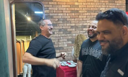 Carlos Sánchez se suma al show de Radel Ortíz y comparte