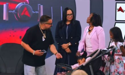 Niña con parálisis cerebral recibe apoyo durante