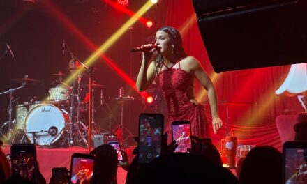 Zhamira Zambrano desata exaltación en Hard Rock Café al inicio de “Curita para el Corazón Tour” | postrer minuto