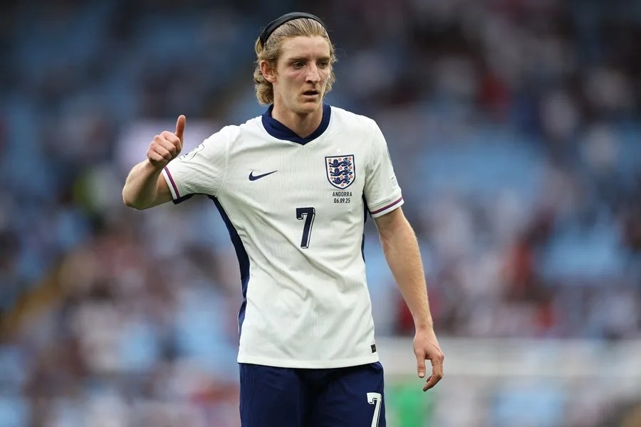 El Barcelona ficha al punta inglés Anthony Gordon procedente del Newcastle | De Postrero Minuto