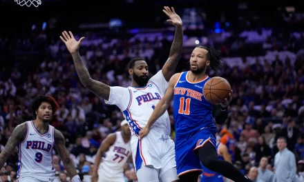 Brunson anotó 33 puntos y ayudó a los Knicks a colocar serie 3-0 sobre los 76ers