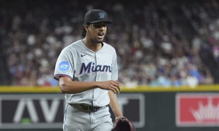 Eury Pérez sale contuso por molestias en la corva tras brillante tajo delante Toronto | De Final Minuto