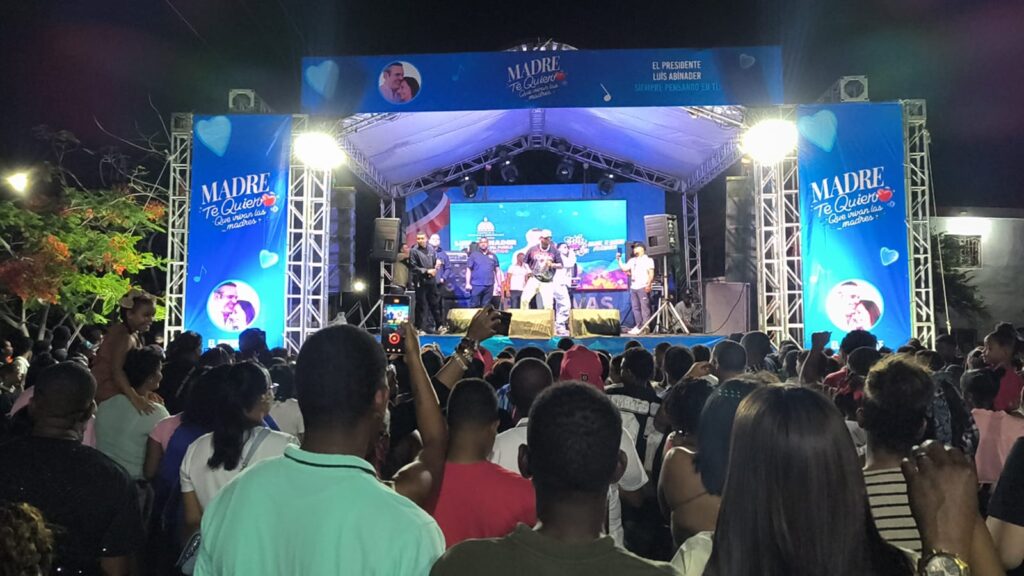 Miles asisten a conciertos de “Que Vivan las Madres” en provincias del sur del país - Noticias de hoy en República Dominicana | último minuto
