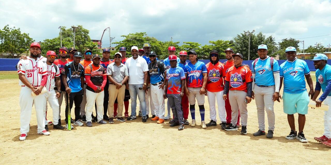 Los Alcarrizos celebra su primer Clásico de Sóftbol