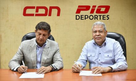 Manuel Estrella y Pio Santana firman convenio para transmisión Mundial
