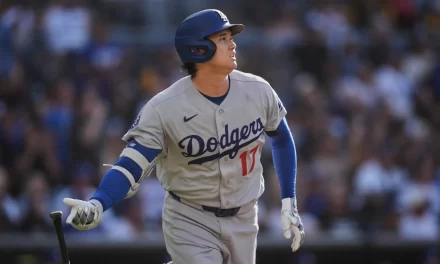 Shohei Ohtani conecta un jonrón al inicio del partido y reduce su efectividad a 0.73
