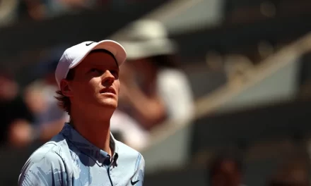 Sinner cae en Roland Garros físicamente tocado delante el argentino Juan Manuel Cerúndolo | De Postrer Minuto