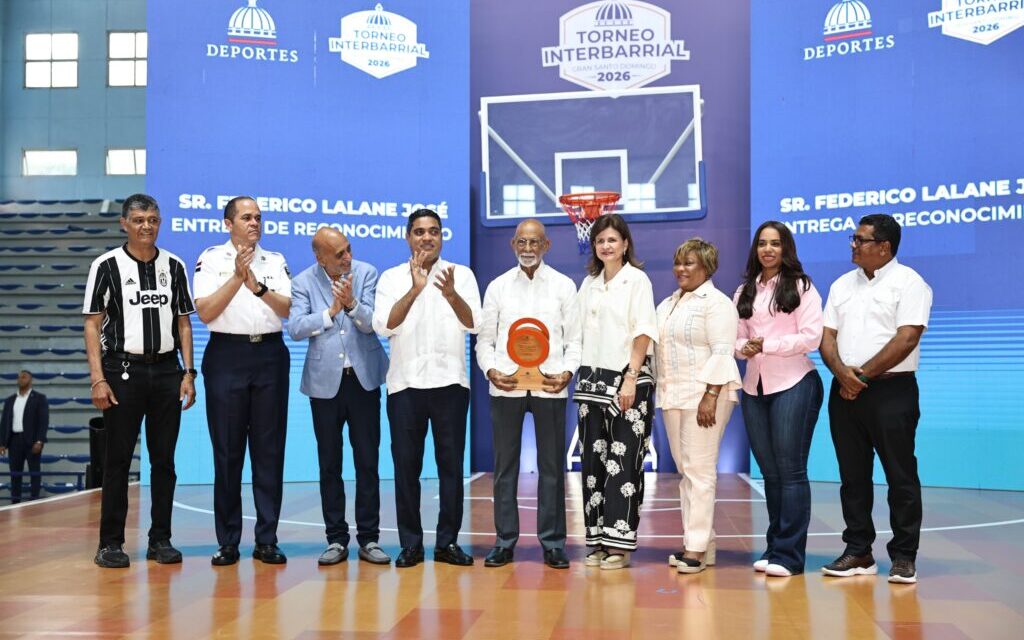 Raquel Peña y ministro Kelvin Cruz inauguran Torneo de Baloncesto Interbarrial