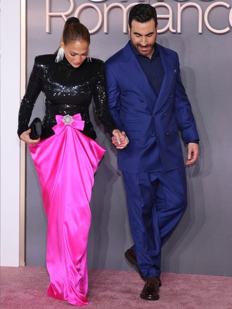 Se intensifican los rumores de noviazgo entre JLo y su pareja en la nueva película “Office Romance” - Noticias de hoy en República Dominicana | último minuto