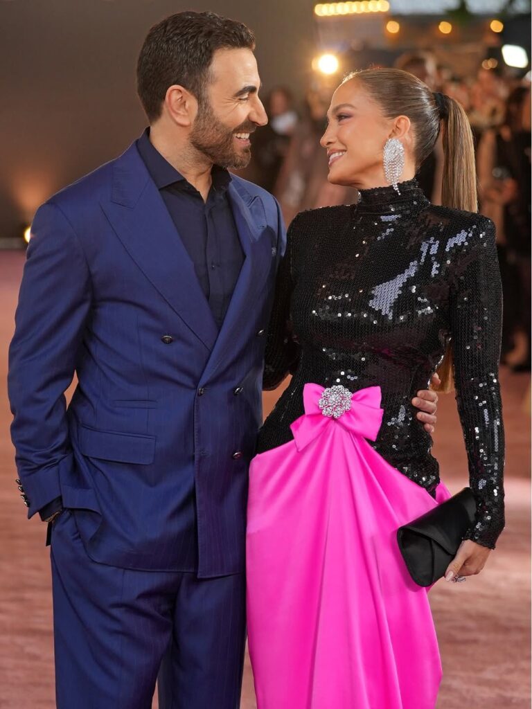 Se intensifican los rumores de noviazgo entre JLo y su pareja en la nueva película “Office Romance” - Noticias de hoy en República Dominicana | último minuto