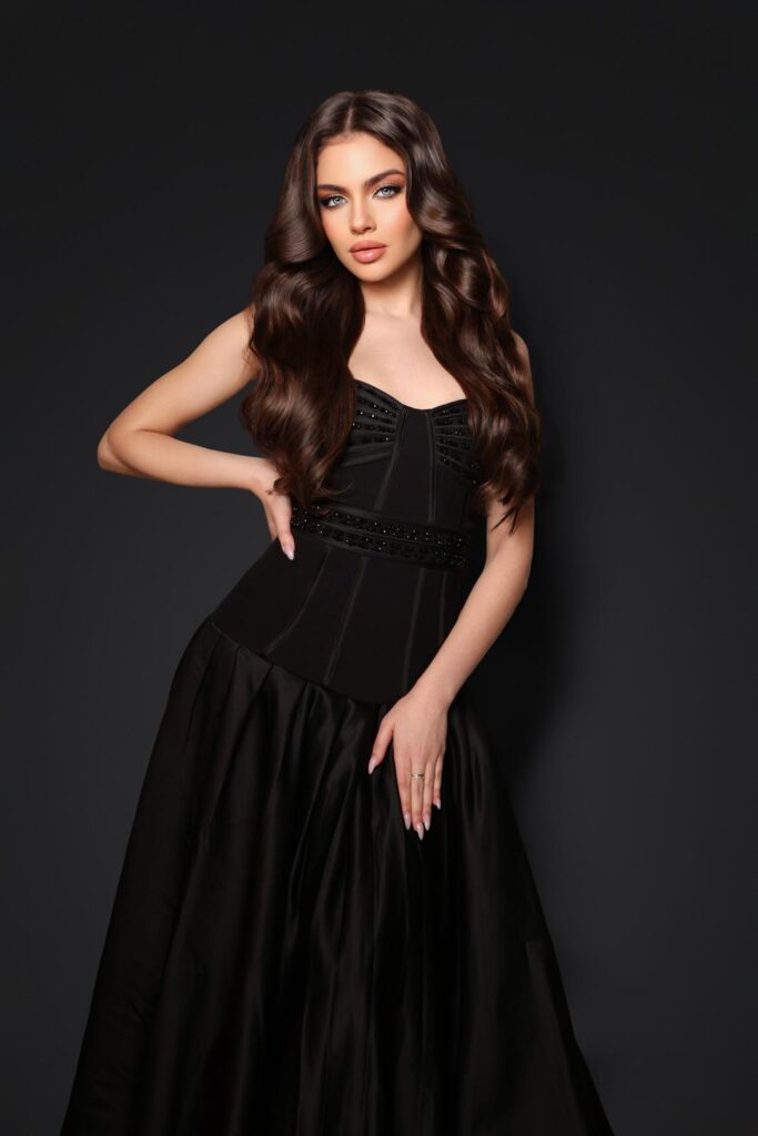 Crismar Echavarría: la voz de la diáspora que rompe estereotipos y aspira a la corona de Miss Grand RD - Noticias de hoy en República Dominicana | último minuto
