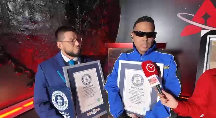 Santiago Matías celebra tercer Récord Guinness
