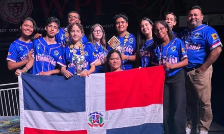 El equipo de robótica SJT Dolphins anhelo el mayor premio de diseño en competencia internacional en Boston – RC Noticias
