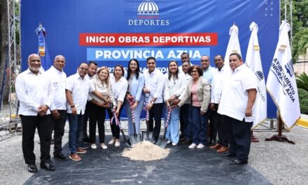 Ministro Kelvin Cruz anuncia construcción techados en Azua