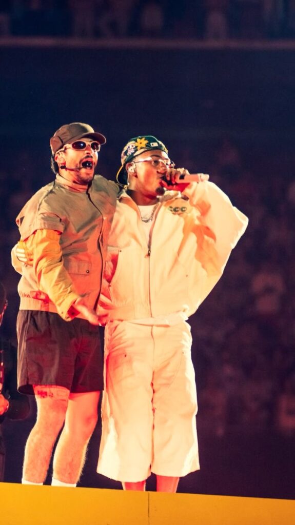 Myke Towers fue invitado por Bad Bunny a uno de sus diez conciertos en Madrid - Noticias de hoy en República Dominicana | último minuto