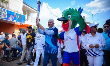 A pedales y galopes terminó expedición de la flama Santo Domingo 2026 en el Cibao